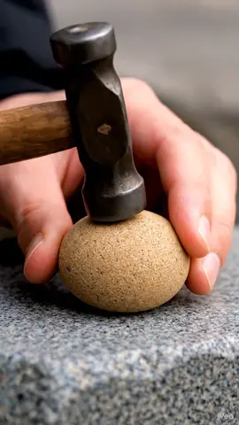 Hidden sunlight inside a stone ☀️✨ Watch as this sandstone cracks open to reveal golden crystals sparkling in natural daylight — pure, satisfying magic from nature itself. #stonereveal #natureart #geode #sandstone #crystalcore              
