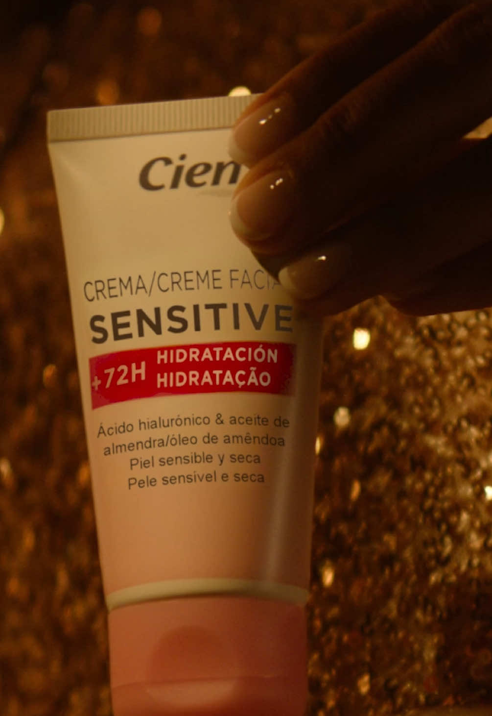 Nosotros tenemos claro quién es nuestra estrella 😉🌟. Prepárate para brillar con nuestra crema facial Cien Sensitive. #EligeMejorConCien #LidlValeLaPena