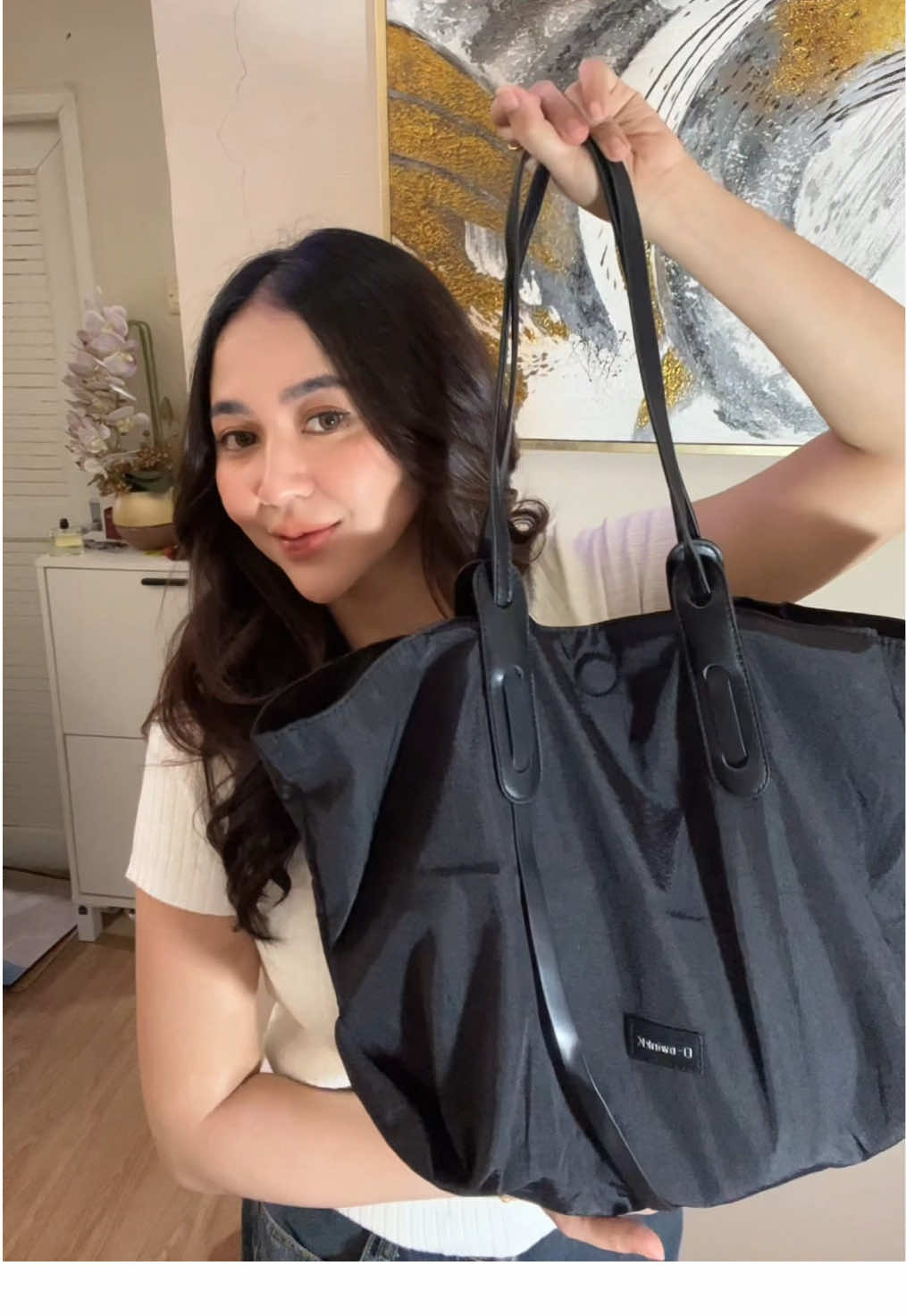 Totebag bagus tapi mursidah 😍asli suka banget sama bahannya ga ngerti ini bahan apa sih cakep lemes enakeun#rekomendasi #totebag #fypage 