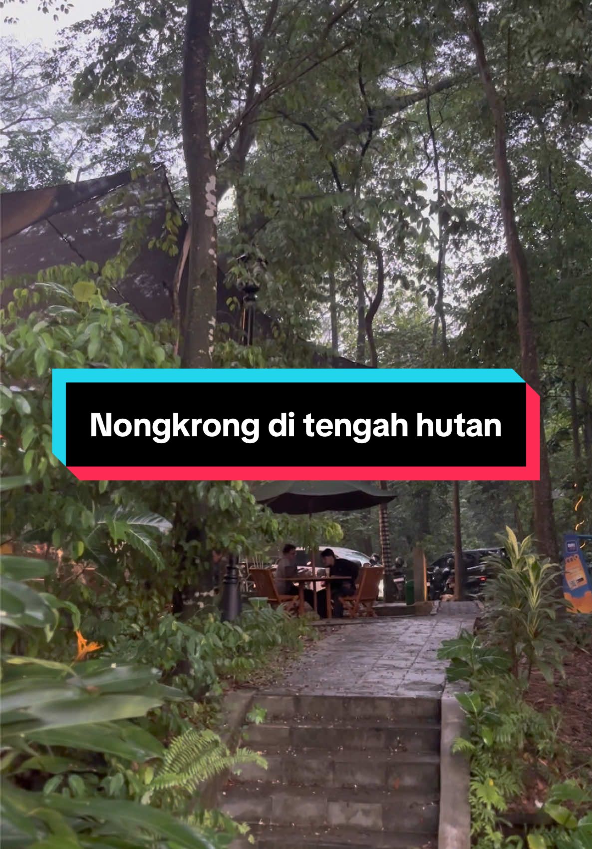 Nongkrong tengah hutan ? Jgn lupa pake parfum Undergreen @fonce.id #depok #cafedepok #tempatnongkrong 