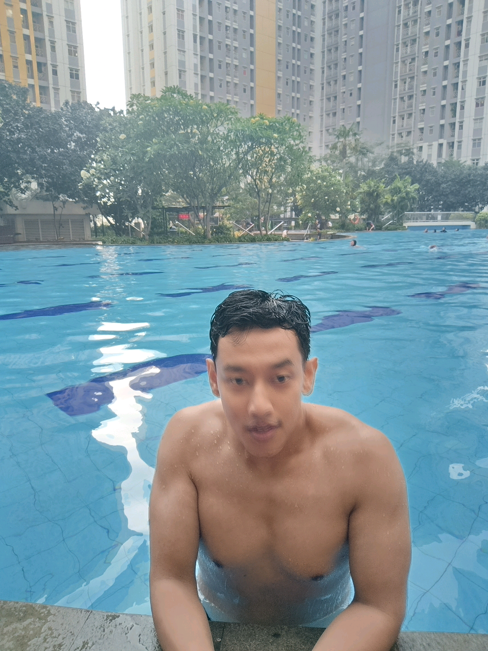 berenang bisa menghilangkan stres dan membantu membakar lemak lebih di dalam tubuh. kalian tim yang berenang seminggu sekali apa sebulan sekali? #berenang #sumareconbekasi  #bekasi #Fitness #swimming 