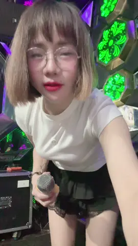 2 thằng đau 1m tao vui 😂