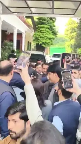 بریکنگ نیوز 🚨  وزیر اعلیٰ اپنے سی ایم ہاؤس سے اسمبلی حال کے لیے روانہ 🔥