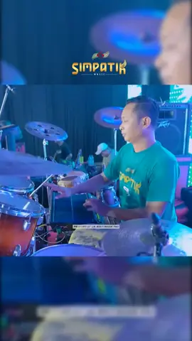 1 atau 2 @riaameliaandr_ #simpatikmusic #riaamelia #dangdutkoplo #storymusic #1atau2 