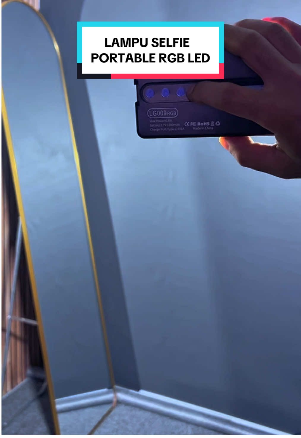 💡✨ Lampu Selfie Portable RGB LED Full Color bikin hasil video & foto kamu makin profesional! 🔹 360° multi-angle lighting 🔹 Pilihan warna RGB & putih natural 🔹 Desain kecil tapi super terang 🔹 Cocok untuk konten kreator, live streaming, kamera, laptop, & HP 🔥 Harga Special Langsung klik keranjang kiri bawah‼️ 📦 Buruan order sekarang sebelum harga naik! #lampuselfie #lampurgb #lightingportable #lampukonten #lampulive 