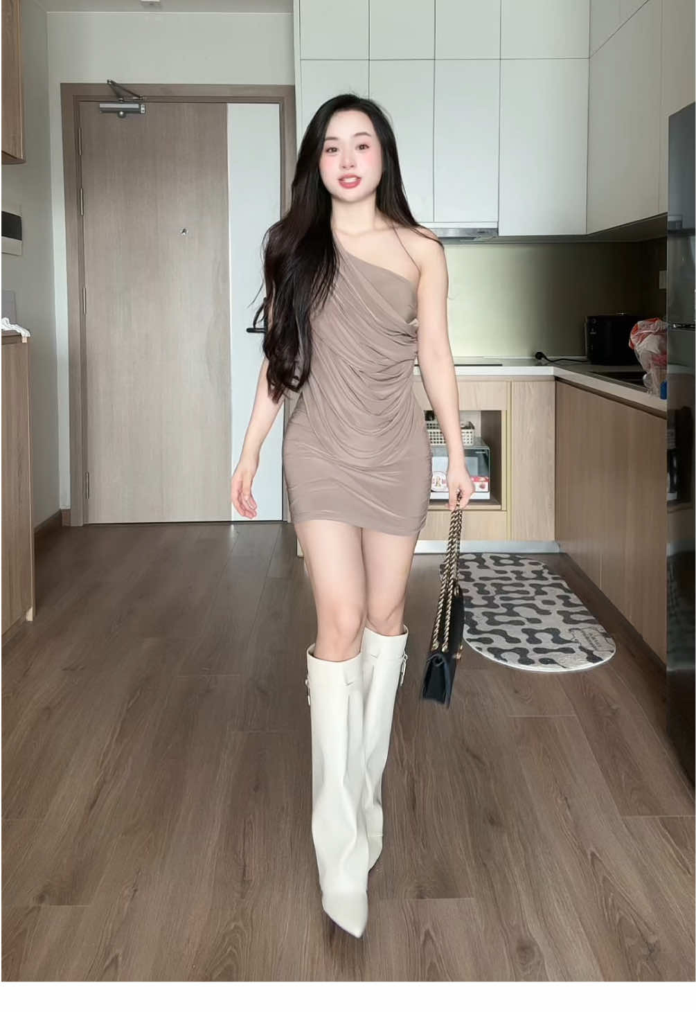 Mặc em này đảm bảo có người xin infor lun đoá các chị