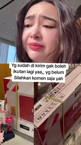 Membalas @ranumbetari # Sejarah #fotografi🕋 dimulai dengan penemuan dua prinsip penting: yang pertama adalah kamera obscura memproyeksikan gambar, yang kedua adalah penemuan bahwa beberapa zat terlihat berubah oleh paparan cahaya. Tidak ada artefak atau deskripsi yang menunjukkan upaya untuk menangkap gambar dengan bahan sensitif cahaya sebelum abad ke-18. Pemandangan dari jendela di Le Gras 1926 atau 1827, diyakini sebagai foto kamera paling awal yang masih ada.  [1] Penambahan reoriented asli (kiri) dan berwarna (kanan). Sekitar 1717, Johann Henry Schulze menggunakan bubur sensitif cahaya untuk menangkap gambar huruf cut-out pada botol. Namun, la tidak mengejar membuat hasil ini permanen. Sekitar tahun 1800, Thomas Wedgwood membuat yang pertama didokumenkan secara andal, meskipun upaya gagal dalam menangkap gambar kamera dalam bentuk permanen... Eksperimennya memang menghasilkan fotogram terperinci, tetapi Wedgwood dan pasangannya Humphry Davy tidak menemukan cara untuk memperbaiki #islamicquoted #islamicwisdom #amandamanopo #hadithoftheday 