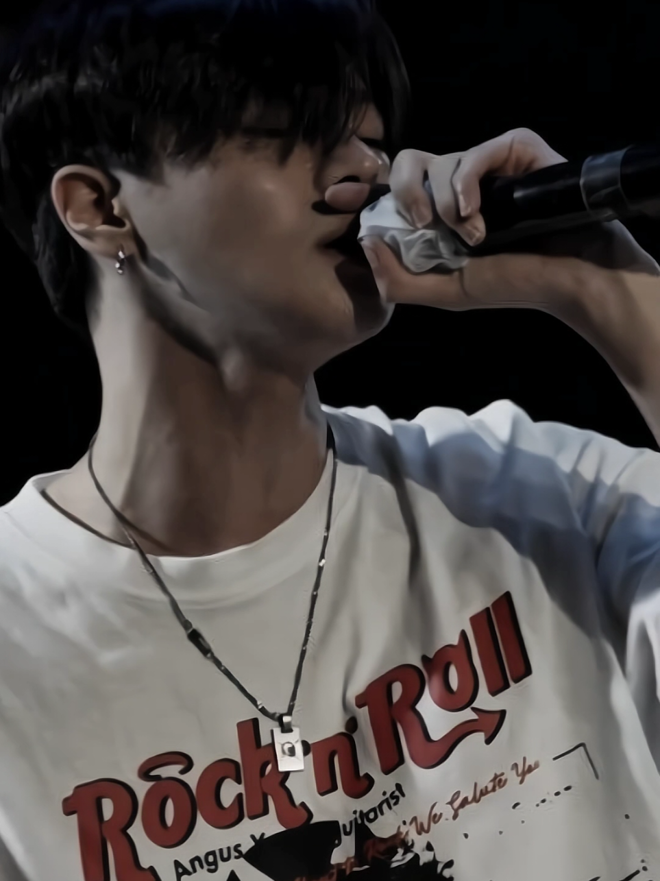 Nah kalo in̈i bukan Lee Leo, tapi Saka Maheswara, vokalis sekaligus produser band Serunai Kala #leeleo #kpop #ald1 #fyp #리오 