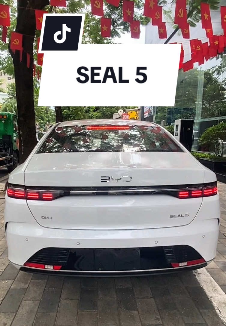 Siêu phẩm Sedan PHEV Seal 5 màu trắng thanh thoát đã có mặt tại BYD Tây Hồ chờ chủ nhân 🤩🤩 #tuấnbyd #viral #seal5 #CapCut  @Tuấn đi làm sales BYD  @Tuấn đi làm sales BYD  @Tuấn đi làm sales BYD 