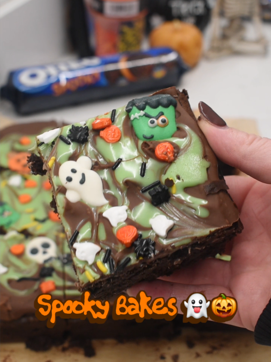 SPOOKY BAKES PT2: Brownies but make them ✨️Halloween✨️  #halloween #spookyseason #baking #October #brownies 