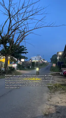 Apapun akan ku maafkan, kecuali tentang perselingkuhan.  Laki laki setenang diri mu ternyata lebih menakutkan. Semurahan itu, sangat tidak ada harga dirinya. Aku bahkan malu pernah membanggakan mu kepada banyak org, bahwa kamu laki laki baik pertama yg pernah ku temui, satu satunya laki-laki yg ku banggakan kepada orang sekitar ku, terimakasih utk permainmu. Kamu yg selama ini melarang ku utk tidak berkomunikasi dgn laki laki manapun, kamu yg seperti menjaga ku sebaik mungkin, kamu yg meminta ku menajaga cara ku berpakaian, meminta ku utk tidak melihat laki laki lain, tapi ternyata dirimu sangat rendahan bermain dan menyentuh perempuan yg juga disentuh laki laki lain didepan mu dan dirimu juga menyentuhnya didepan umum💔💔Terimakasih untuk luka yg kau berikan, terimakasih utk pengkhianatan itu.