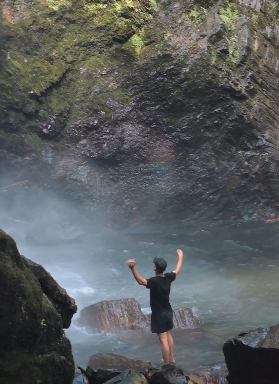 one with nature #kolaka #airterjun #keakea #tikuwuarau 