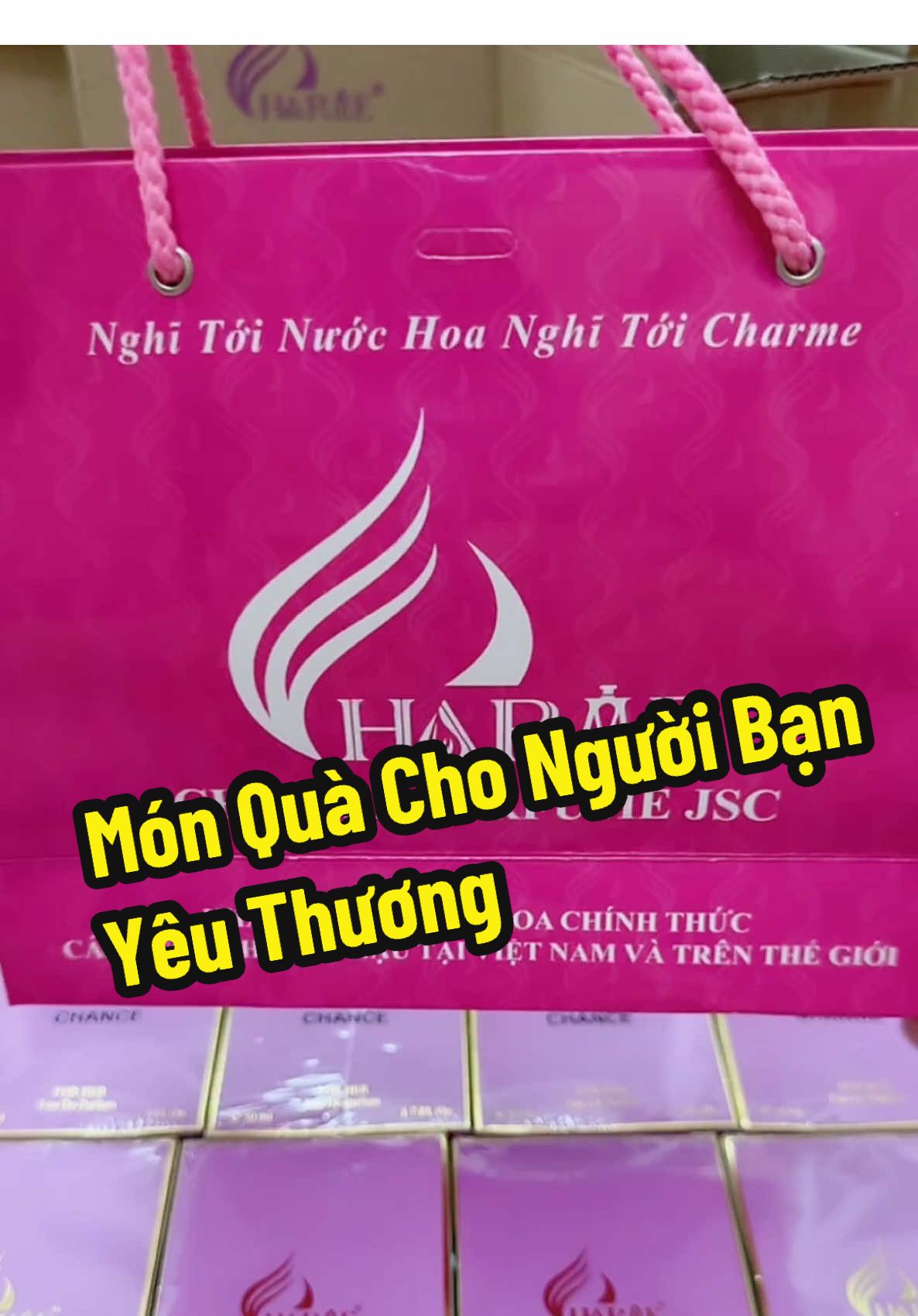 Mùi hương sang trọng, phù hợp mọi lứa tuổi #chance #nuochoacharme #nuochoanguyetduong #nuochoacharmenguyetduong 