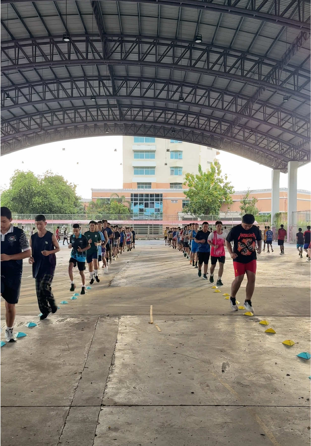 คาบพละช่วงเช้าน้องๆได้ฝึกความคล่องตัว โดยมุ่งเน้นการเพิ่มความเร็วและความว่องไวครับ ✌🏻😊 #พลศึกษา #ครูพี่บาส #คอร์สปิดเทอมตุลาคม #บ้านสร้างฝัน 