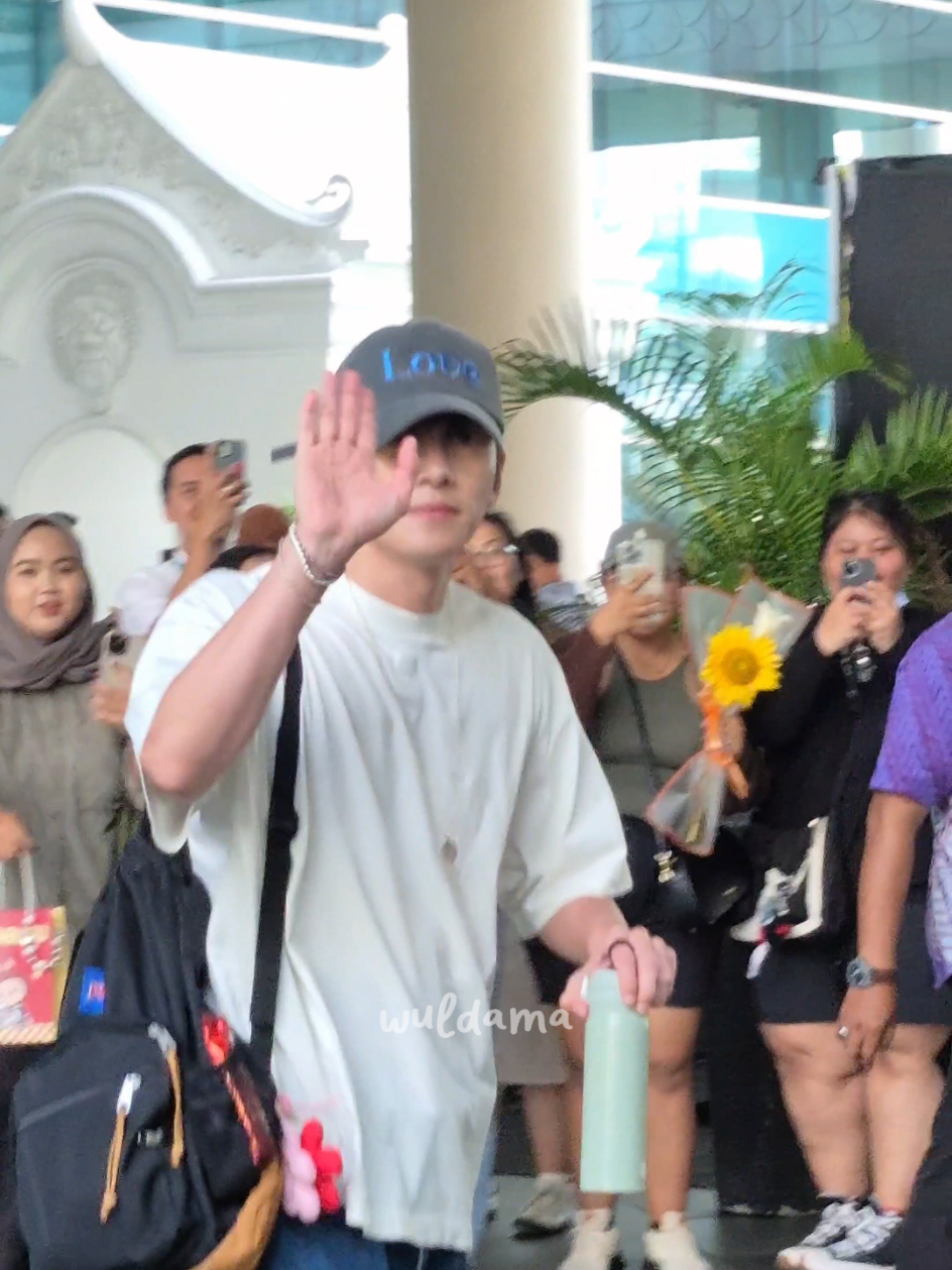 welcome to Jogjaaaaaa Ji Chang Wook Oppa🤩🤩🤩🤏 #jichangewook #yogyakartainternationalairport #jichangwookyogyakarta #fyppppppppppppppppppppppp #fyp 