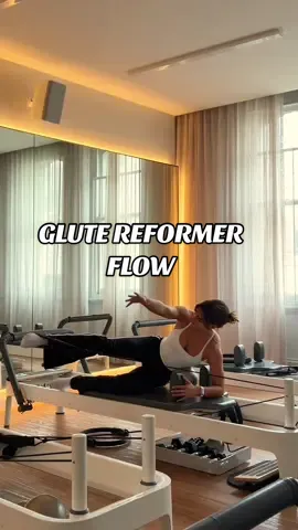 My FAVVV glute reformer flow at the moment with the squishy ball 🏐  All on 💙/💛 1. Clam  2. Leg press 3. Leg sweep 4. Tippy lunge (ball between leg and rail) 5. Scooters 6. Squeeze ball - pulses  Wearing my FAV flares and gorg tank from @Muscle Republic use PILATESBYSTEPH for a discount or link in bio!  #pilates #pilatesinstructor #reformerpilates #pilatessculpt #gluteworkout  
