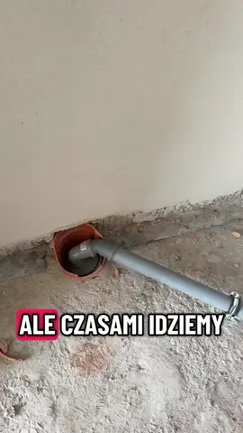 Kanalizacja na etapie zero warto zaplanować kuchnię Łazienki odpływy WC aby później nie trzeba było ciągnąć odpływów z innych pomieszczeń