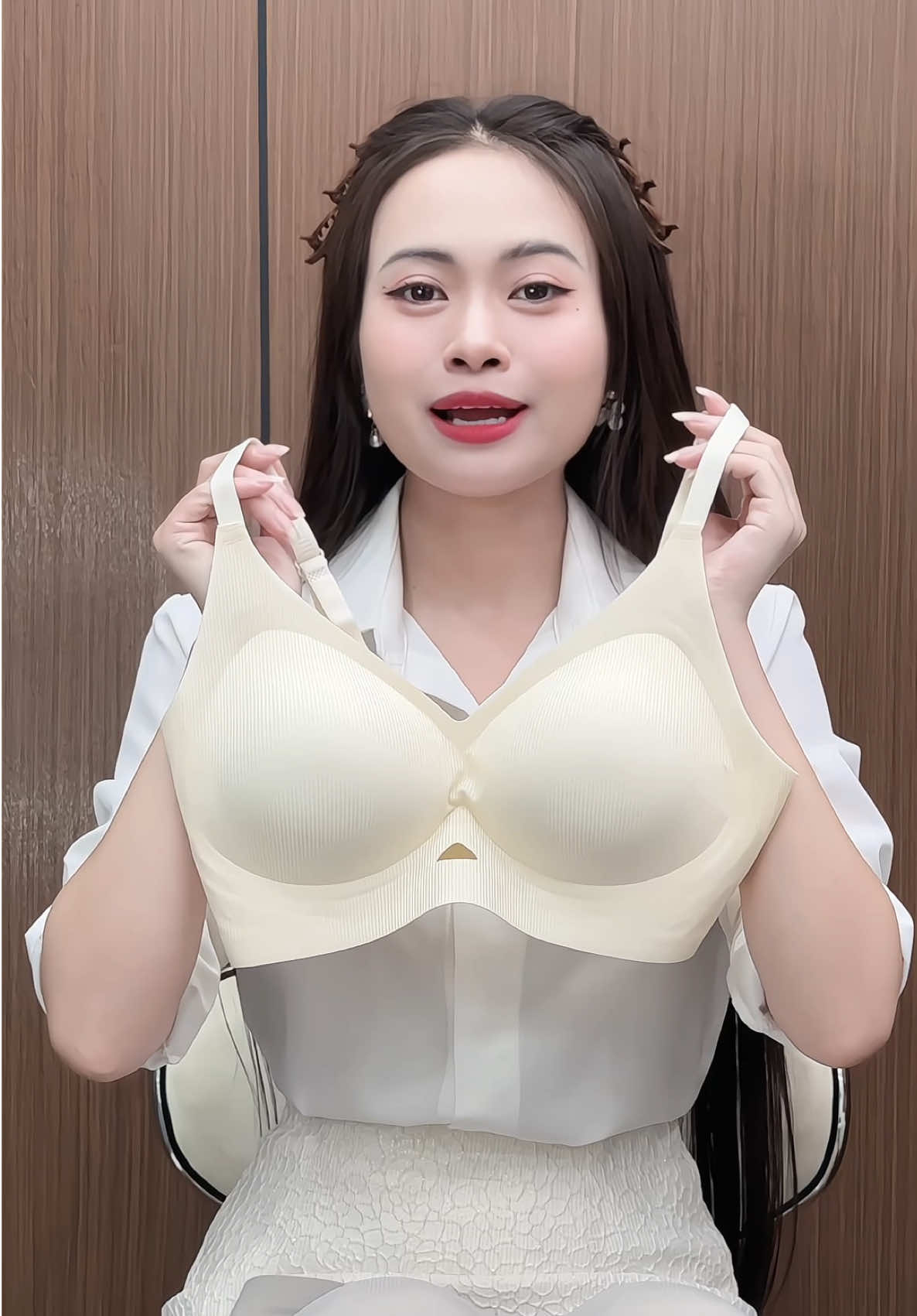 Mặc áo sơ mi mà muốn thanh lịch tinh tế thì nhớ lấy mã này nha cả nhà