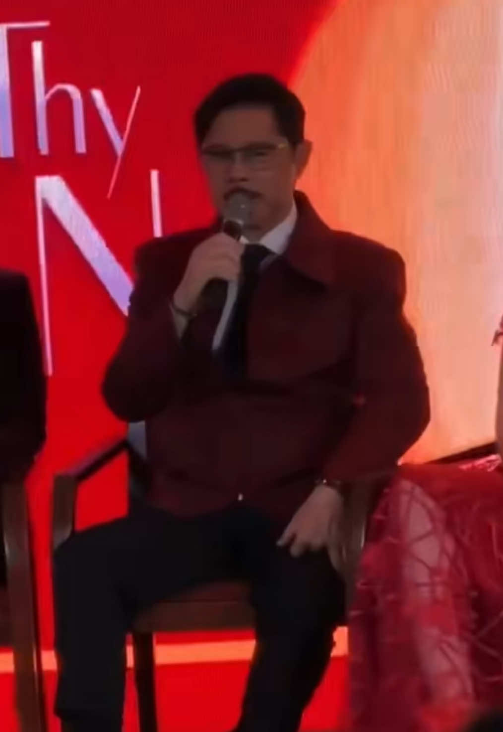 Boyet “Sanay pag-agawan” De Leon. Haha PS. For context yung “role” na pinag-aagawan ng mga babae doon siya sanay. ✌🏻 But I think pwede din sa totoong buhay 🤭 HAHAHHAA  #ChristopherDeLeon #RamonMontenegro #foryou #fyp #LovethyWoman  [📹:Allan Diones] 
