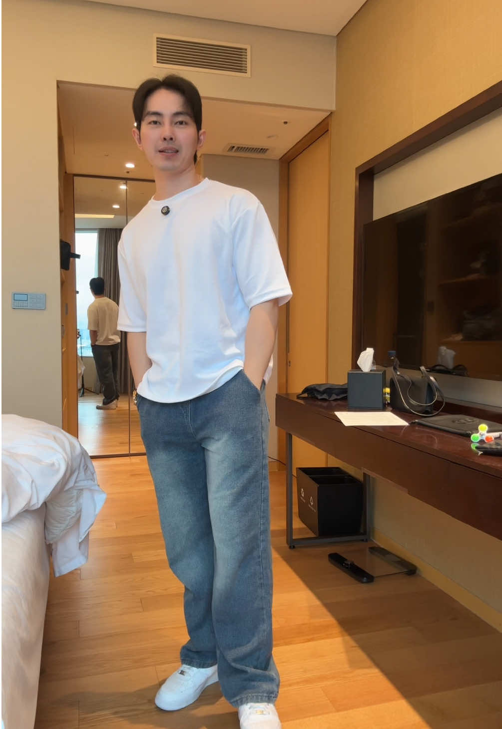 Jeans loosepants bisa dipake cowok cewek. Bahannya lentur adem, nyaman pol buat dipake harian