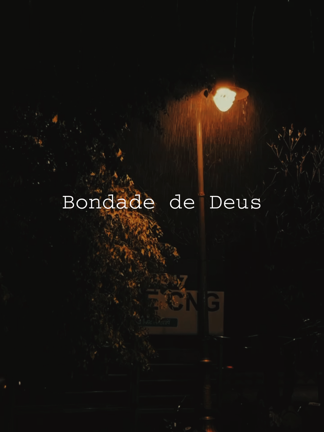 Deus quer salvar você desse mundo sombrio. #fé #propósitodedeus #oração #mensagemdodia #esperançadediasmelhores 