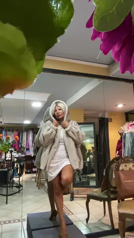 #furs #ecofurs #simil #hotwinter #fw #newcollections #chicca #chic #pina #pinaboutique #torredelgreco #cittadelcorallo #fanta 