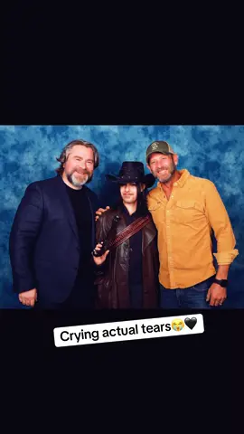I was so like not okay and amazing I was just crying my eyes out from happiness 🖤😭 #comicconholland #reddeadredemption #convention #fyp #johnmarston 