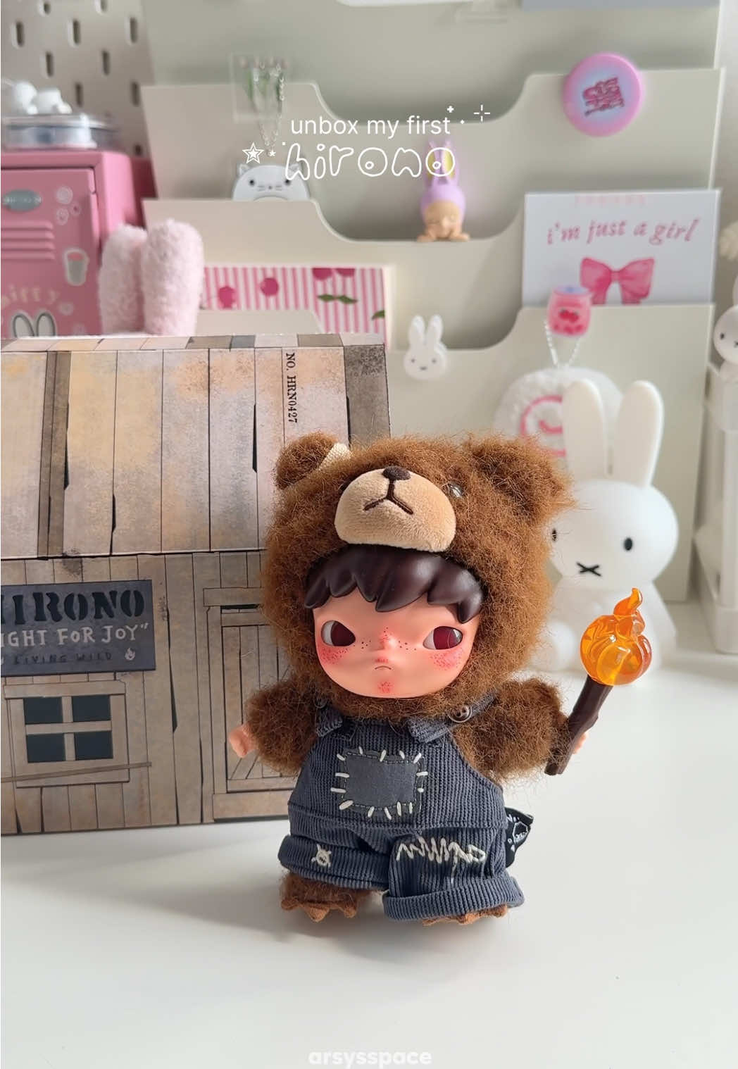 Unbox my first hirono! He’s so CUTEE! 😭🤏🏻  #hirono #unboxing #popmart #gantungantas 