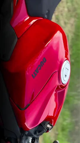 😍🤍 #indiantiktok #v4 #panigalev4 #ducati #v4s #panigale #bikelover #viral 