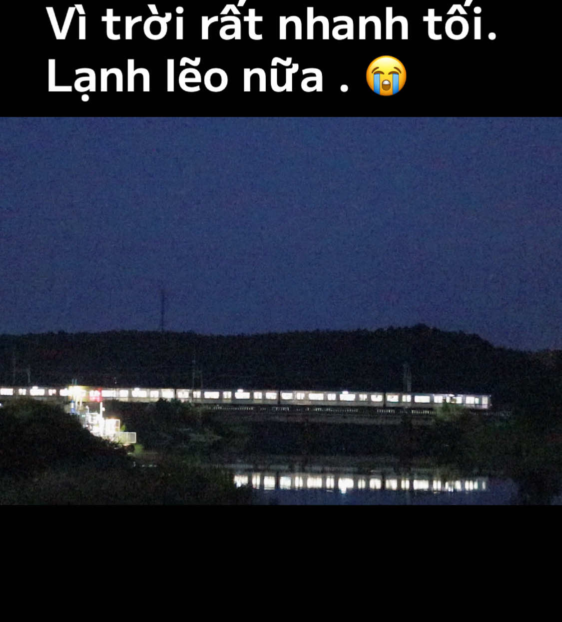 Nhìn cảnh tự nhiên buồn ngang sương.