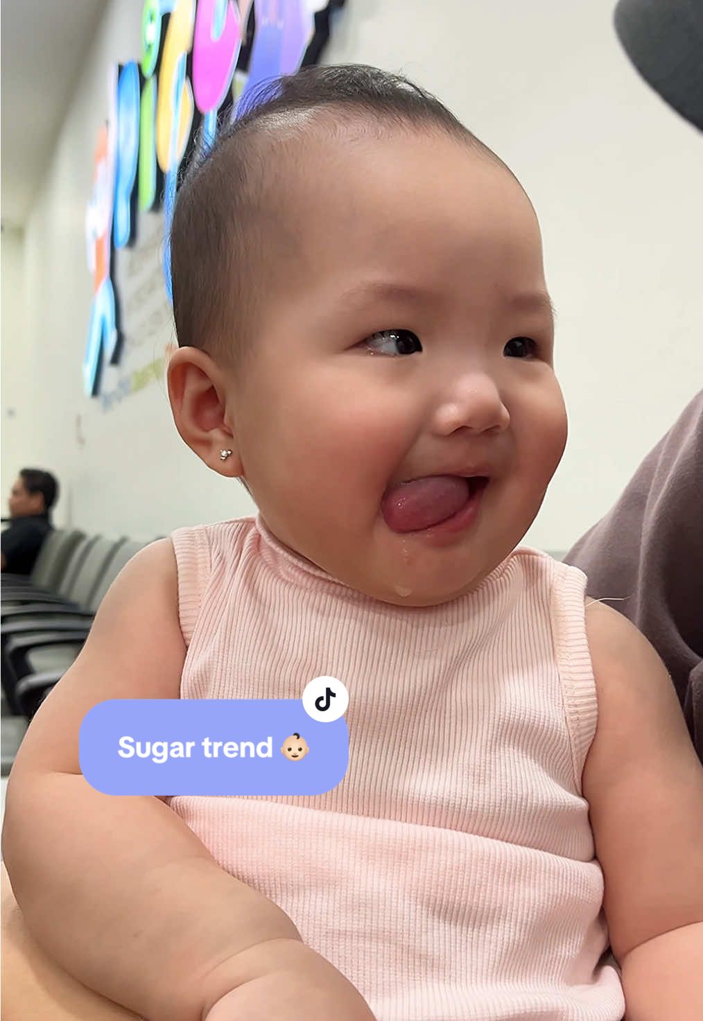 bayi 9 bulan mau ikutan trend jugaaa 😛 #pov #bayilucu #bayigemes 