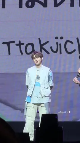 ดูพี่แดนยืนยิ้มดิ😭 #2025KANGDANIELFANMEETINGINBANGKOK #KANGDANIEL #강다니엘 @daniel.k.official 