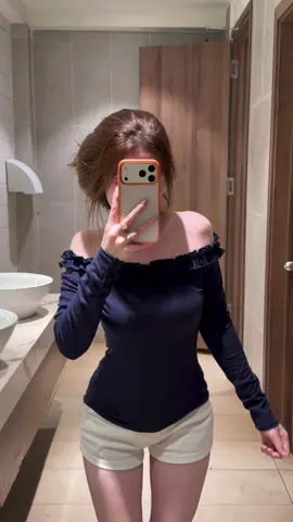 Đi chơi – đi hẹn hò – đi cà phê, chỉ cần trễ vai là đủ xinh hết nấc 😍