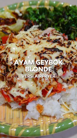 Diet tapi ngga pernah bisa ngelupain Ayam Geybok, makanya sekarang bikin versi di airfryer, ternyata rasanya ngga kalah nagih & enak🤤 Full resepnya disini🧕🏻⬇️ BAHAN SAMBAL: • Cabe rawit, 11 buah • Cabe merah, 1 buah • Bawang putih. 1 siung • Kacang mede roasted, 30gr • Garam, ¼ SDT • MSG, ¼ SDT BAHAN UTAMA: • Paha ayam boneless, 500 gr • Bumbu ayam instan, 1 bungkus