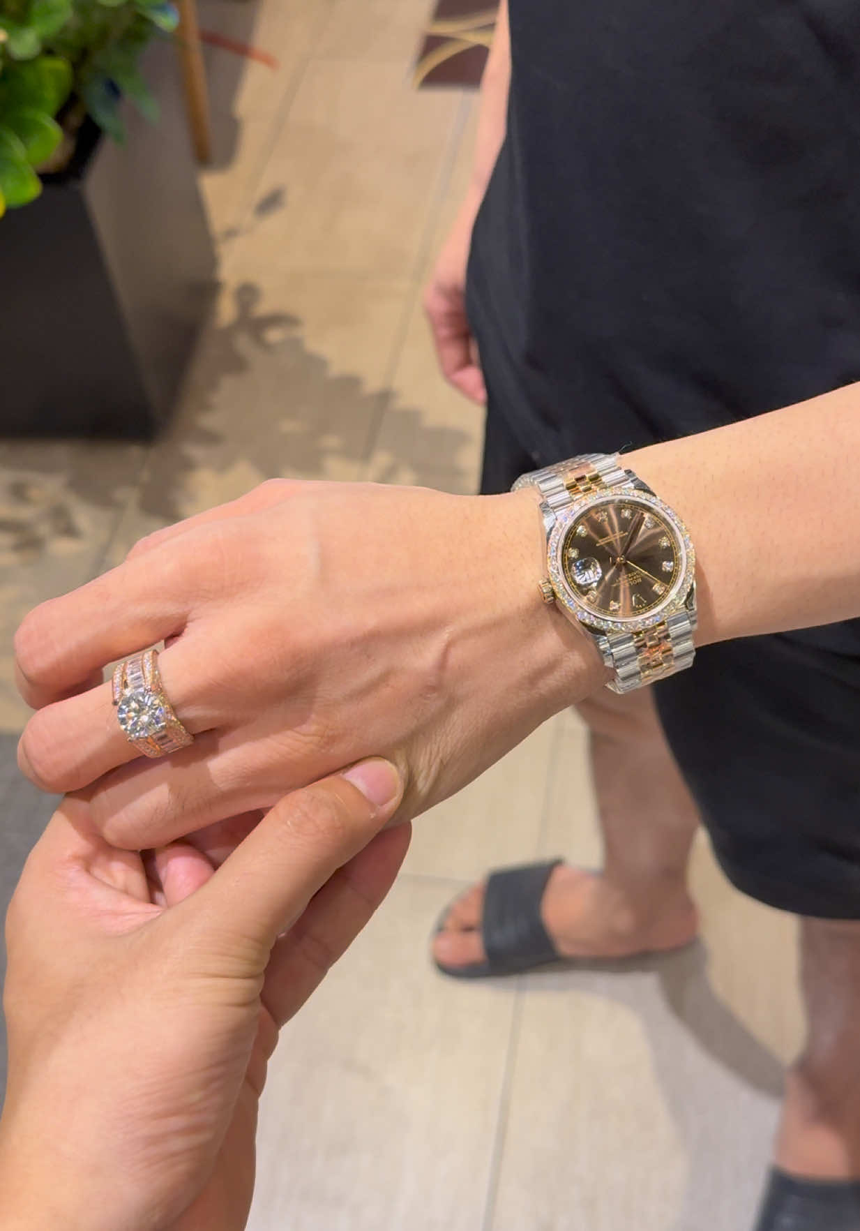Lên tay em Rô 36mm vàng hồng kèm nhẫn 💍💎 Mời anh em tham khảo #donghonam #phanhungluxury #trangsuc #dongho #donghobocvang 