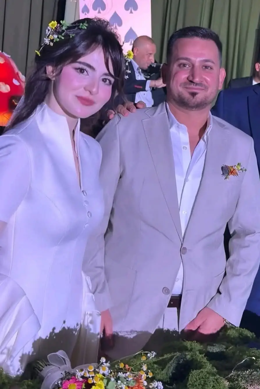 👀 كل الشعب العراقي يسولف بيها...لبست مثل اميرات ديزني .. فدوة لالله ...شنو هل الجمال🥲✋