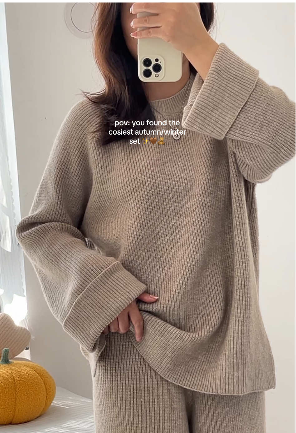 This is one of my favourite co-ords absolutely amazing quality 🤎 so soft and thick ✨ #coords #twopieceset #loungeset #sweaterset #knitset 