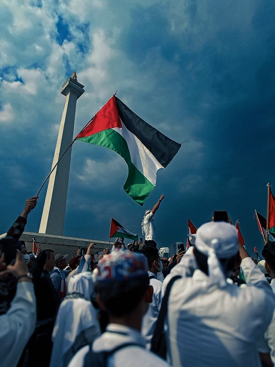 Presiden AS Donald Trump yakin gencatan senjata tercapai jelang kunjungan ke Timur Tengah. Presiden Amerika Serikat (AS) Donald Trump menyatakan bahwa perang di Gaza telah berakhir. Pernyataan itu disampaikan kepada para wartawan sebelum keberangkatannya menuju Konferensi Tingkat Tinggi (KTT) Perdamaian di Mesir. Hanya saja, Trump juga menambahkan bahwa Perdana Menteri (PM) Israel Benjamin Netanyahu belum sepenuhnya menyatakan kalau perang melawan Hamas telah berakhir. 