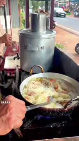 നാട്ടിലെ ഒരു വൈകുന്നേരം 😊ചായ കുടിക്കുന്നതില്ല മറിച്ചു ചായ എവിടുന്നു കുടിക്കുന്നു എന്നതിലാണ് കാര്യം….💙