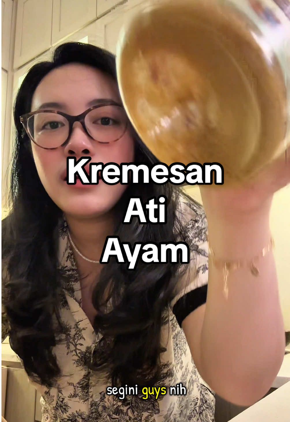 Video random tapi pengen cerita aja anak w akhirnya mau makan (setelah semingguan sakit) karena w kasih kremesan ati ayam… 😭🙏🏻 #bayi1tahun #perkembanganbayi #aktifitasbayi 