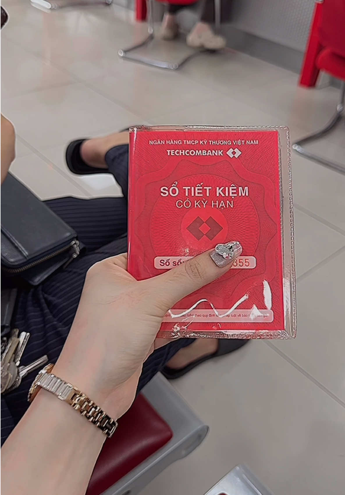 Hôm nay Hân rút money từ sổ anh tặng 💌 Món quà sinh nhật dễ thương mà ý nghĩa nhất luôn, tới lúc xài quà sinh nhật rồi ạaa 😋 @Hoàng Trọng Thành 🤍 #xuhuong #mylove #yeuanh #chiyeuminhanh #happybirthday 