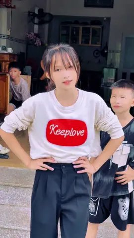 Người con gái cô đơn lắm đấy