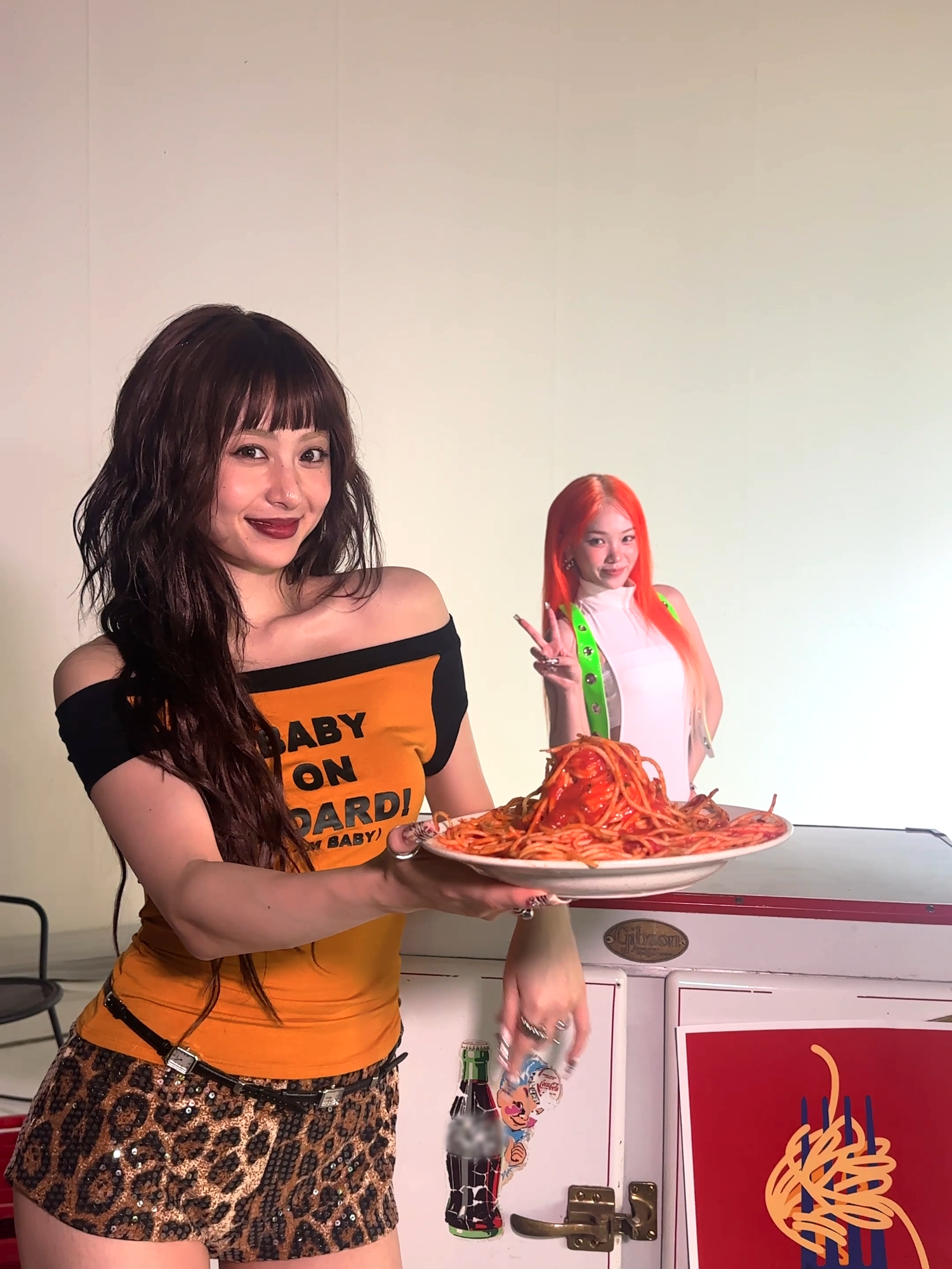 What’s in YUNJIN’s spaghetti? 🍝 #LE_SSERAFIM #르세라핌  #KIMCHAEWON #HUHYUNJIN  #EAT_IT_UP_SPAGHETTI 