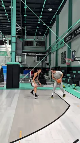 仔細看大叔的腳步 #流量 #推薦 #fyp #籃球 #富哥體育 