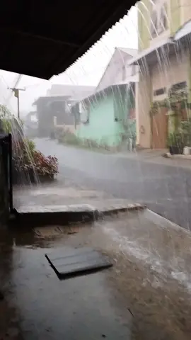 Hujan lebat dan petir sore hari ini 13 Oktober 25 kota Jambi #hujanlebat #petir #kotajambi 