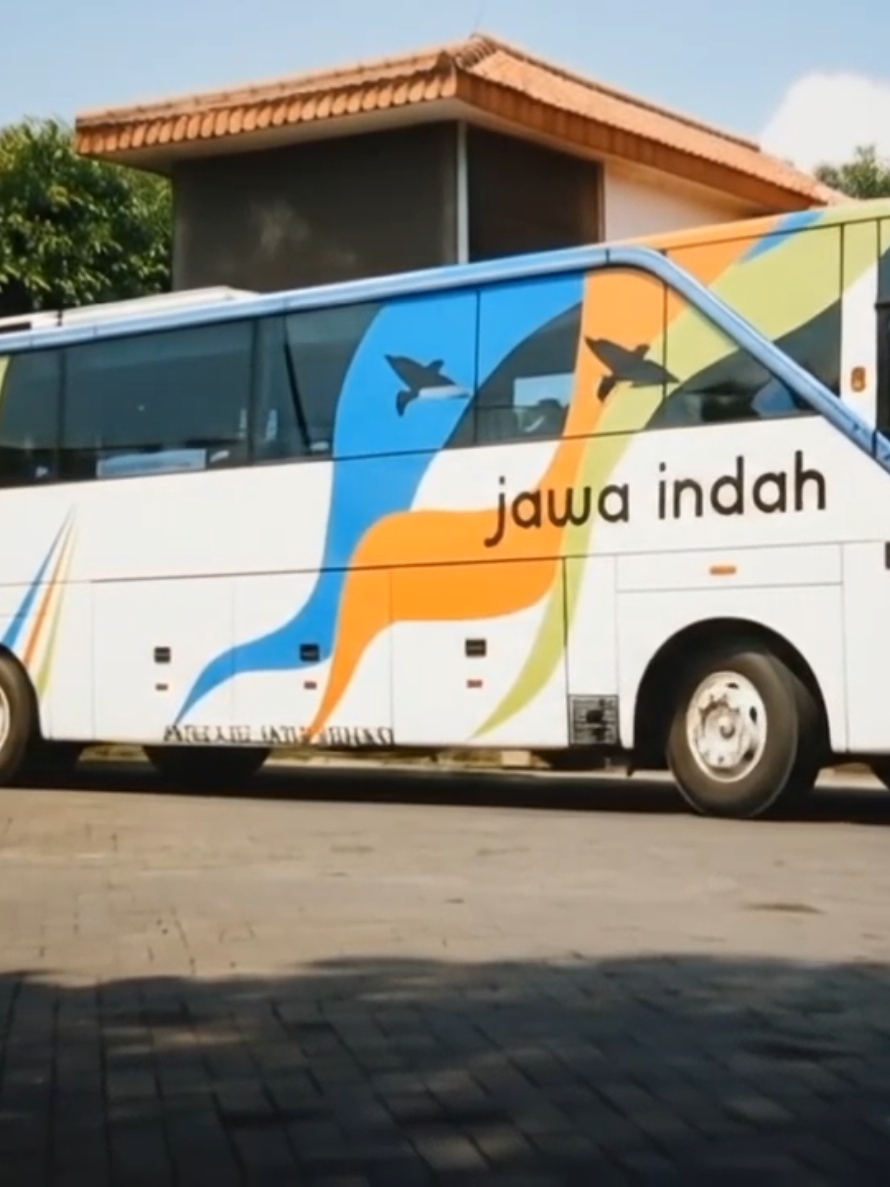 nostalgia bus lewat AI, legenda bus PO.Jawa Indah.. ada yg pernah punya kenangan naik bus ini?... (foto dari berbagai sumber) #nostalgia #kenangan #busmania #fyp #masukberanda 