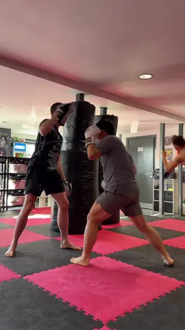 Don't mind me 🤝 ______________________________ #finishingmoves #mma #muaythai #bjj #york 