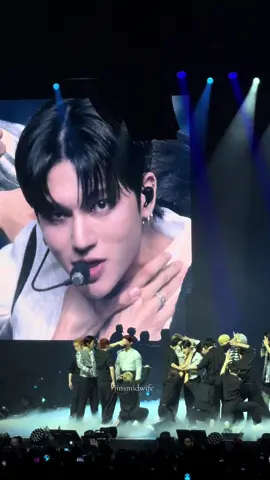 So breathtaking #wooyoung #yeosang #ateez #kpop #fancam 
