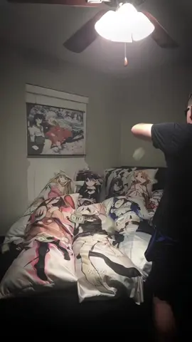 bantal anime murah bisa custom juga🤭 co? cek keranjang kuning 😋☝🏻  #bantalanime #gulinganime #pillowanime #waifunyata #animebodypillow 