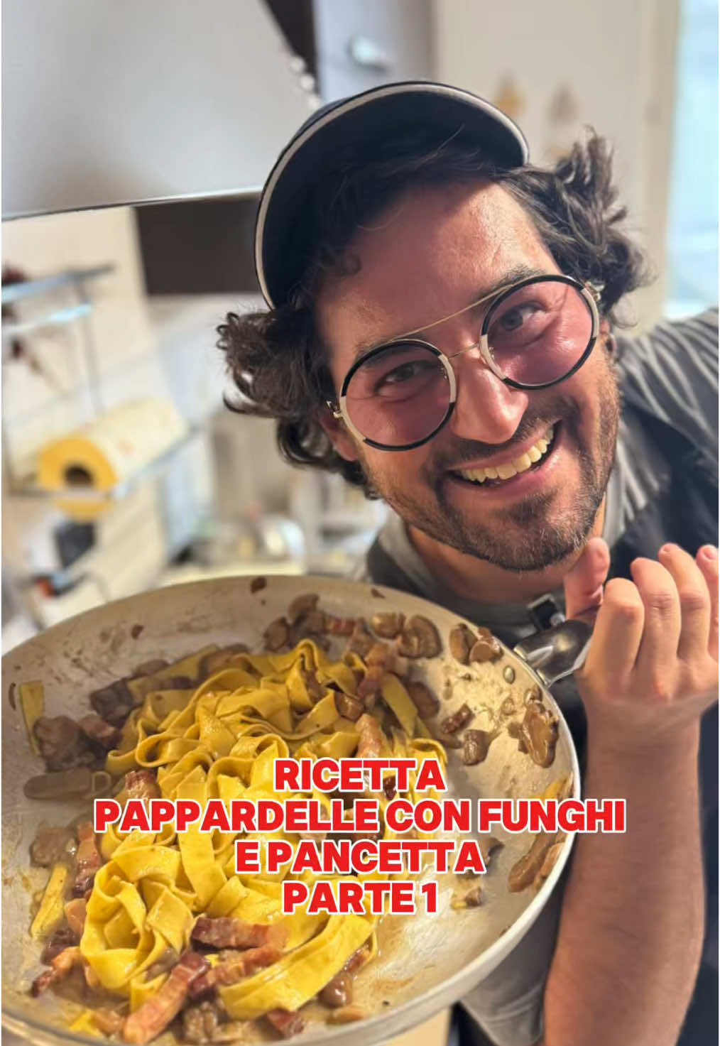 Stipendio evaporato ma fame da chef? Queste pappardelle ai funghi ti fanno sentire ricco... almeno nel piatto 😂 Champignon sì, champagne no 🍾 Guarda come si fanno 👉 e non perderti la parte 2! #RicettaEconomica #NASPI #Food #LowCost #Pappardelle #Funghi #RicetteFacili #ZeroSprechi